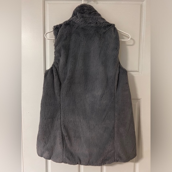 North Face Mossbud Insulated Reversible Vest - Picture 3 of 5